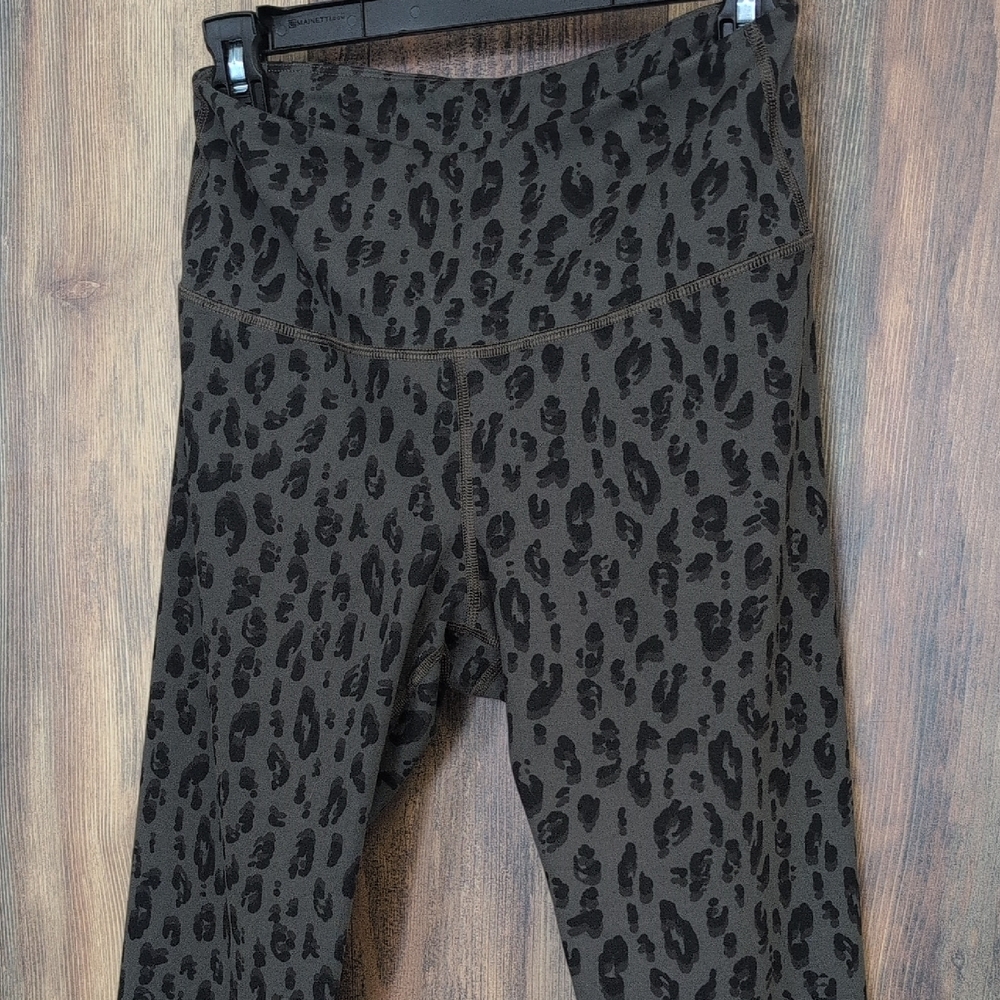 Old Navy Active Leopard Print Go Dry Elevate Leggings M            P284